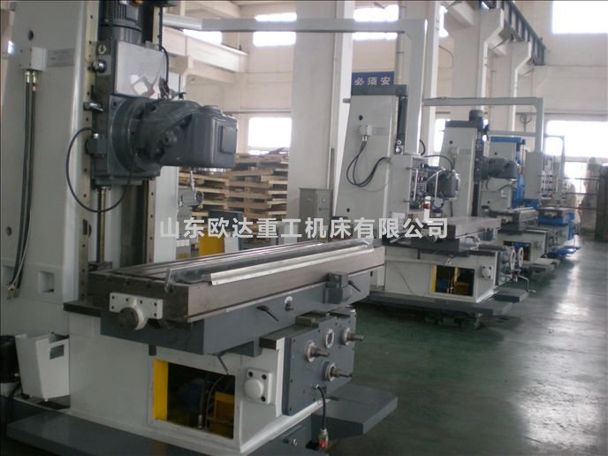 X715床身式万能铣床